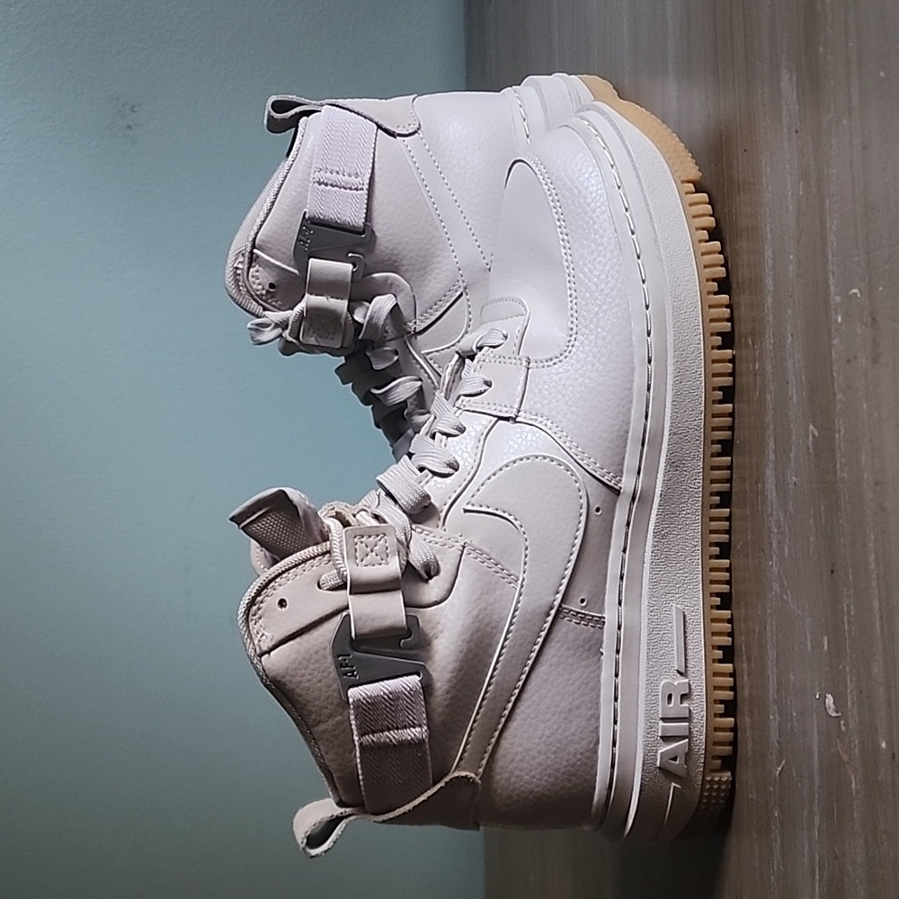 NEW Air Force 1 Utility 2.0 Sneaker Shoes DC3584-200 Fossil Stone Womens Size 8